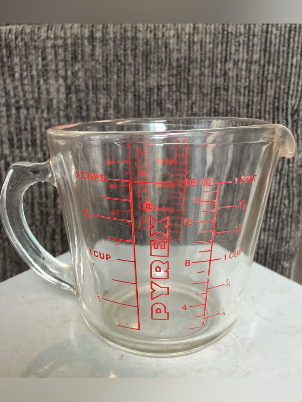 Vintage PYREX 2Cup/16 oz Clear Glass Measuring Cup Red Letter #516